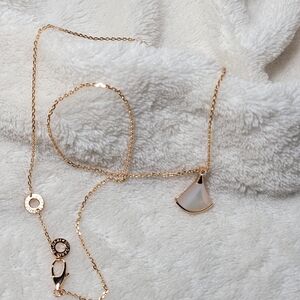 Elegant Gold Necklace with White Pendant